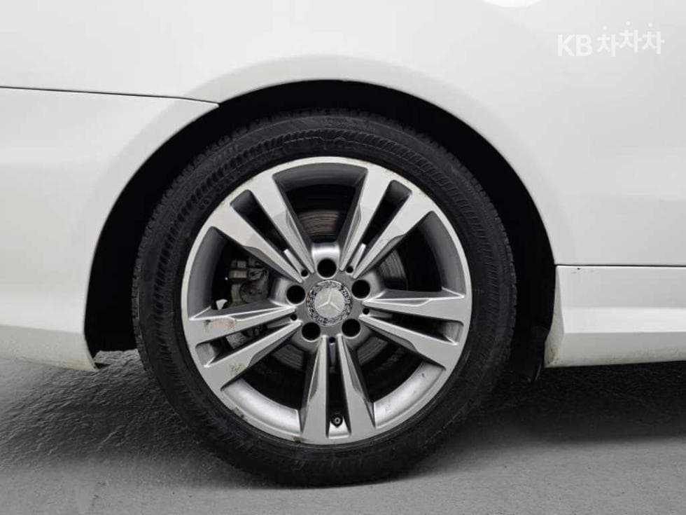 Mercedes-Benz Нов E-КласE200 Купе C207 - 5