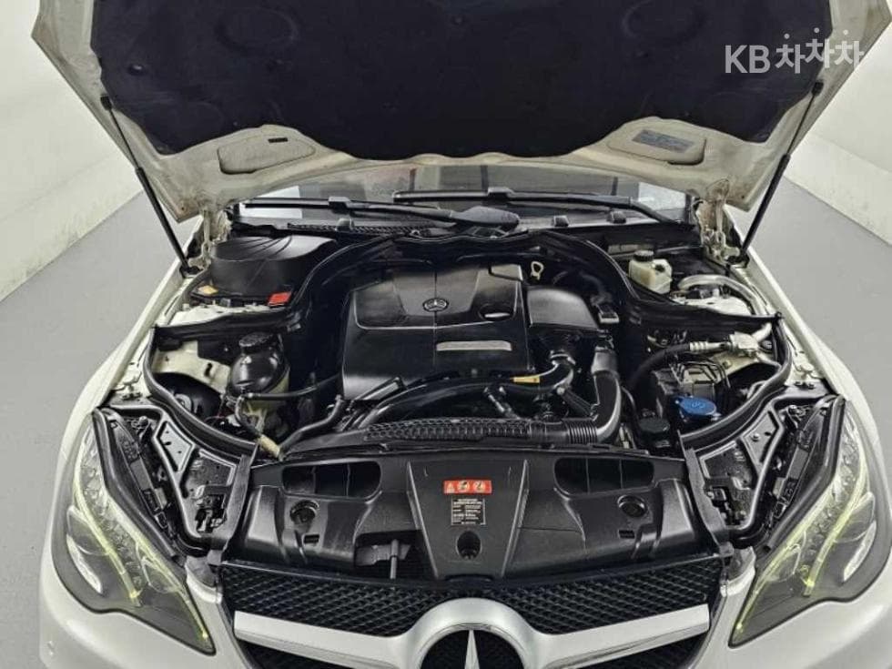 Mercedes-Benz Нов E-КласE200 Купе C207 - 6