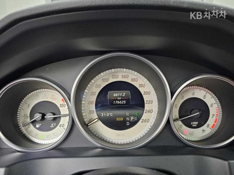 Mercedes-Benz Нов E-КласE200 Купе C207 - 8