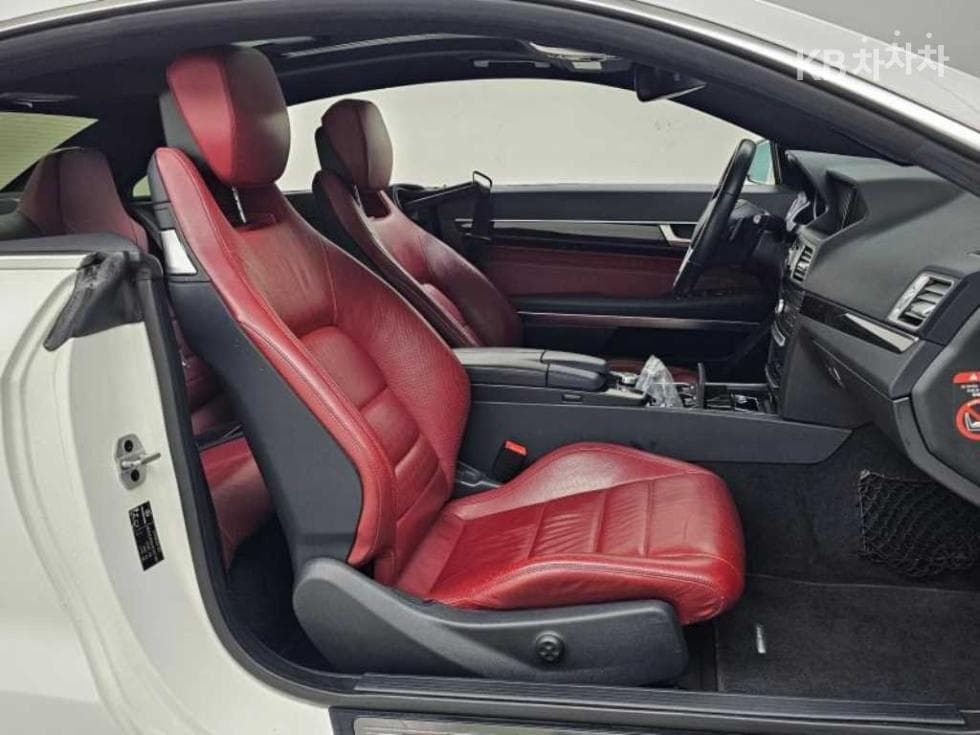 Mercedes-Benz Нов E-КласE200 Купе C207 - 10