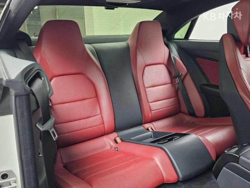 Mercedes-Benz Нов E-КласE200 Купе C207 - 12