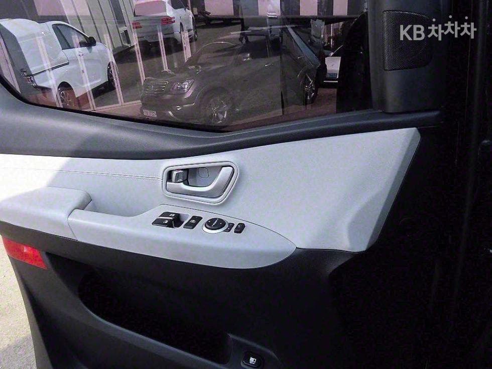 Хюндай The New (фейслифт) 그랜드 Star렉스Лимузин 9-местен Exclusive - 12