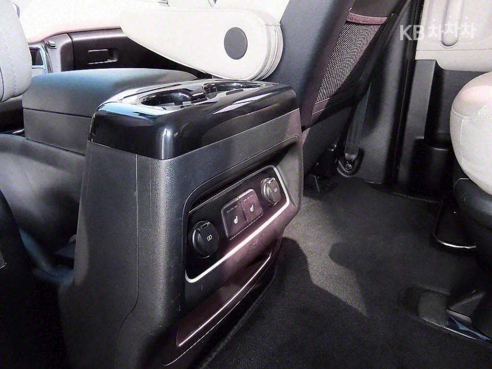 Хюндай The New (фейслифт) 그랜드 Star렉스Лимузин 9-местен Exclusive - 17