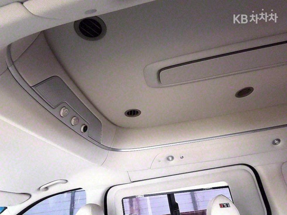 Хюндай The New (фейслифт) 그랜드 Star렉스Лимузин 9-местен Exclusive - 18