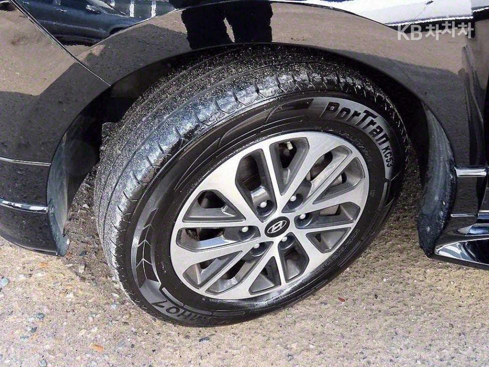 Хюндай The New (фейслифт) 그랜드 Star렉스Лимузин 9-местен Exclusive - 20