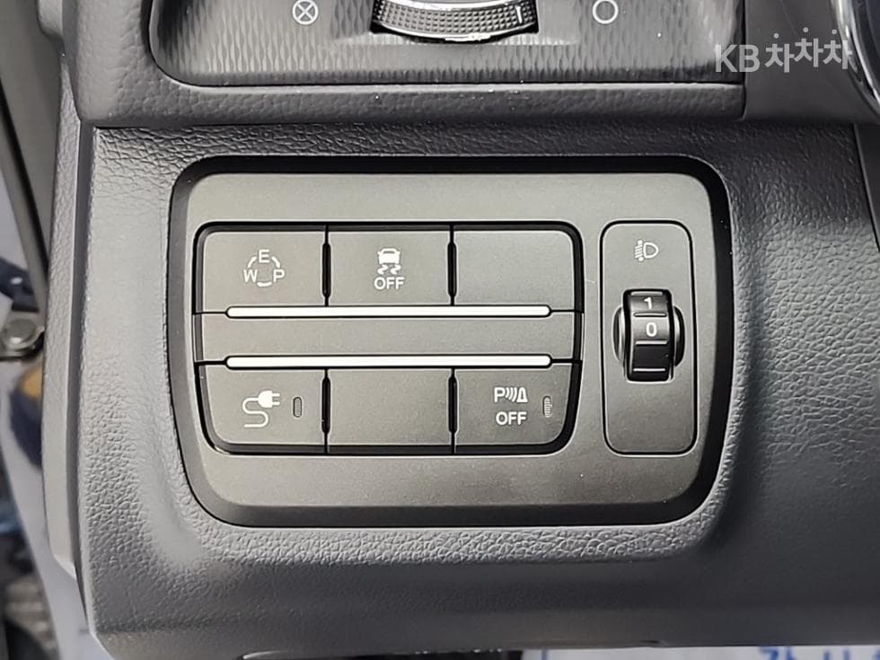 КейДжи Мобилити Тиволи AirБензин 2WD RX - 18