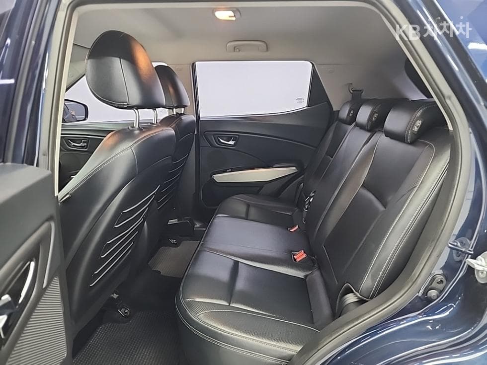 (54ner0463)KG Mobility Tivoli Diesel VX - 12