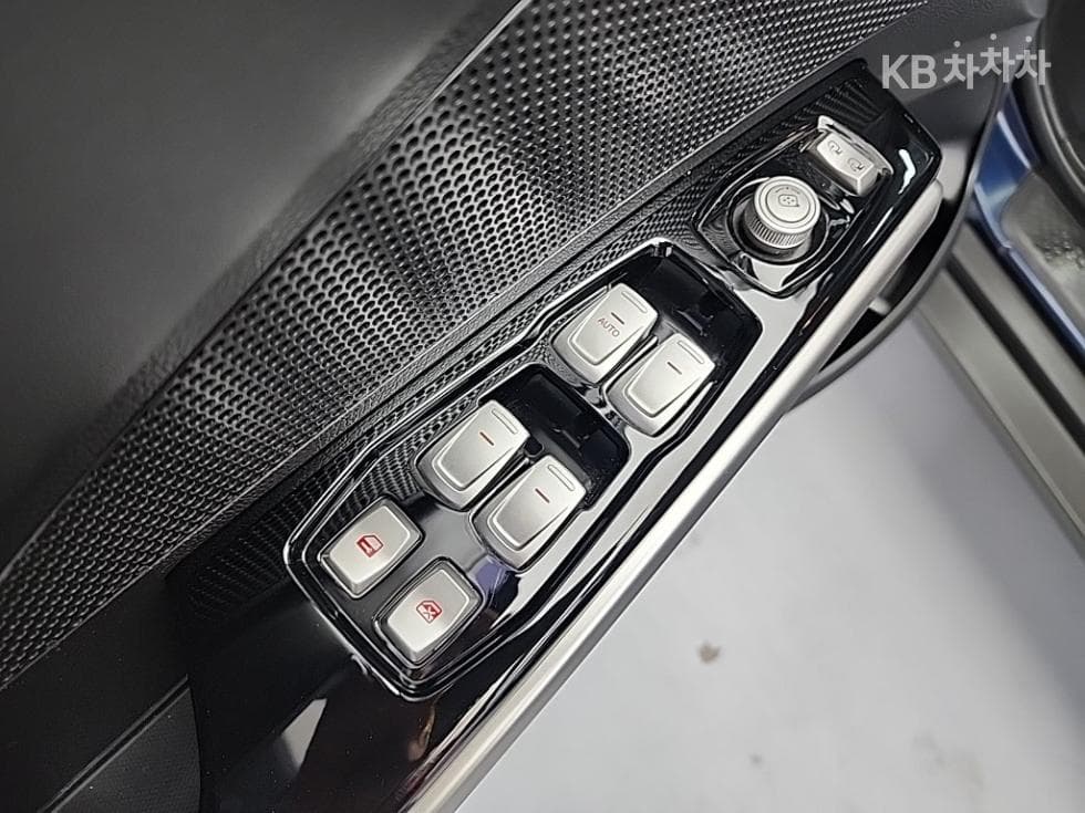 (54ner0463)KG Mobility Tivoli Diesel VX - 17