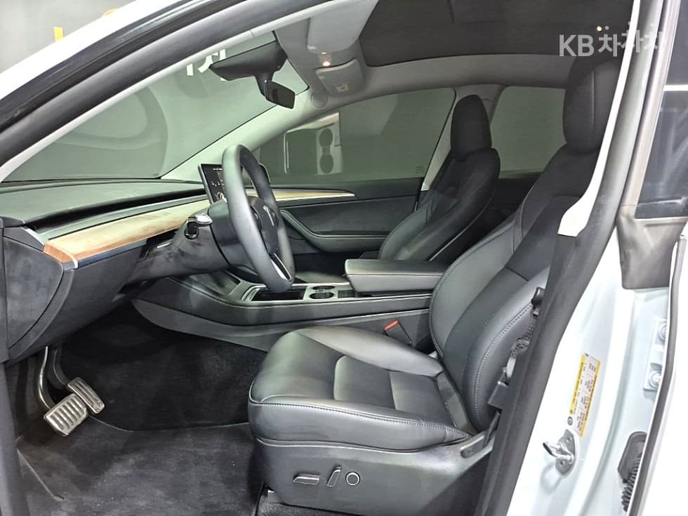 테슬라 Model YRWD Standard - 7