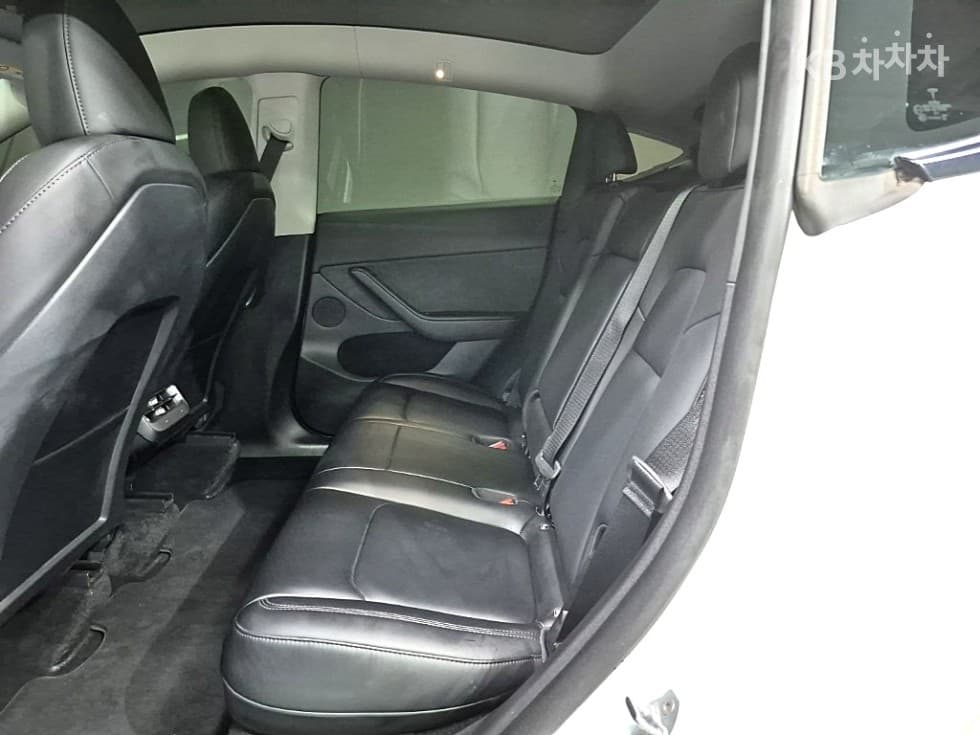 테슬라 Model YRWD Standard - 8