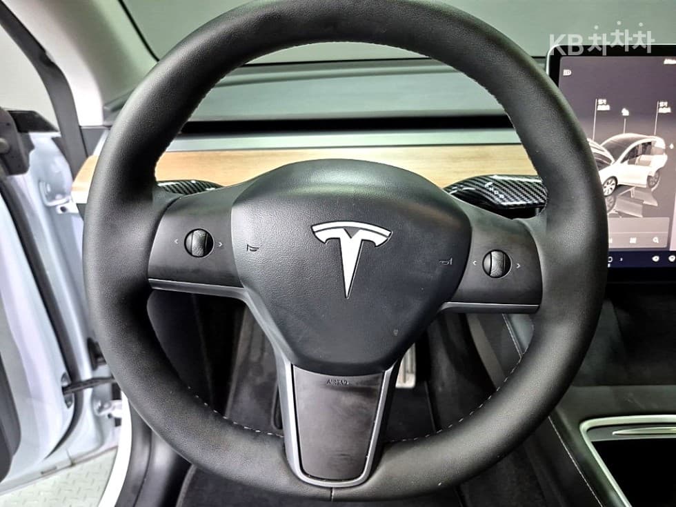 테슬라 Model YRWD Standard - 12