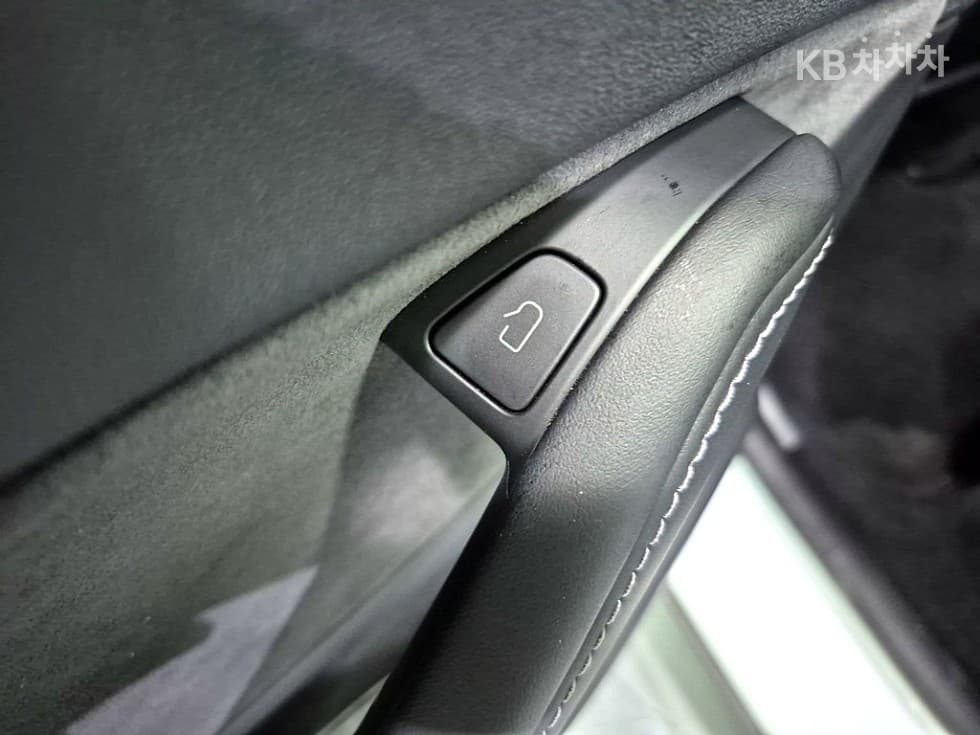 테슬라 Model YRWD Standard - 13