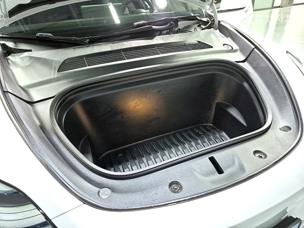 테슬라 Model YRWD Standard - 16