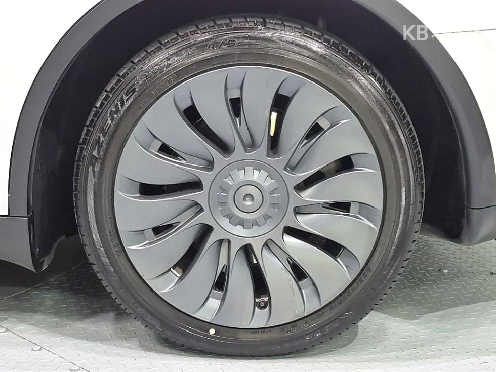 테슬라 Model YRWD Standard - 19