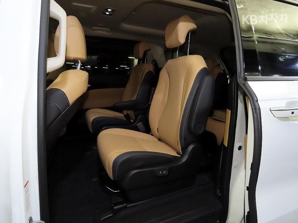 Kia Carnival 4th generationG3.5 GDI 9-seater Signature - 7