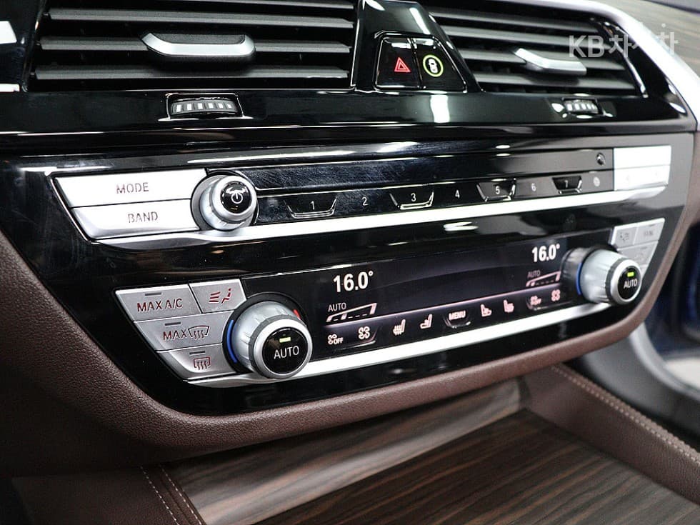 BMW 올Нов5 Серия (G30)530e M Sport - 9