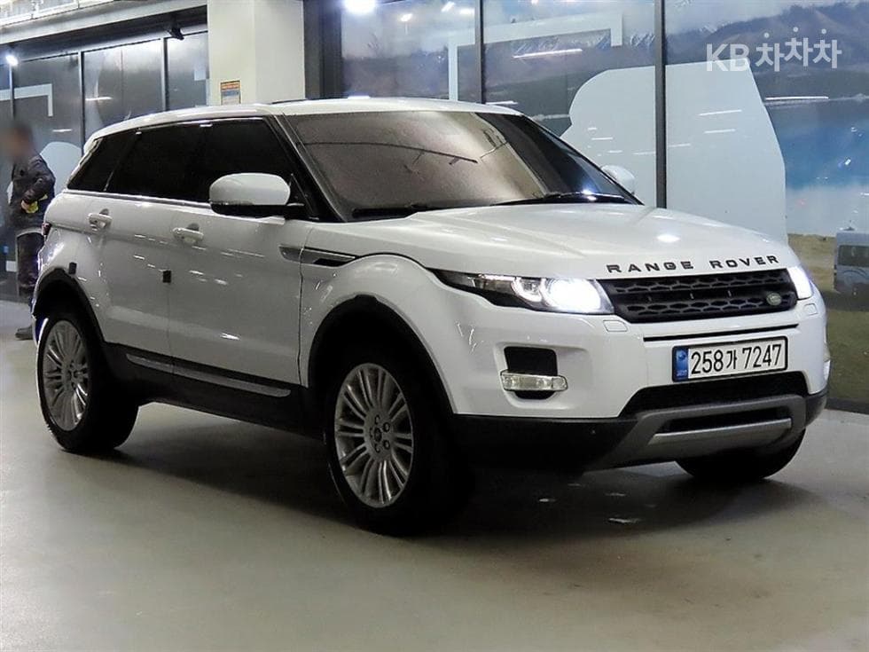 Land Rover Range Rover Evoque 5-door 2.2 SD4 Prestige - Image 1