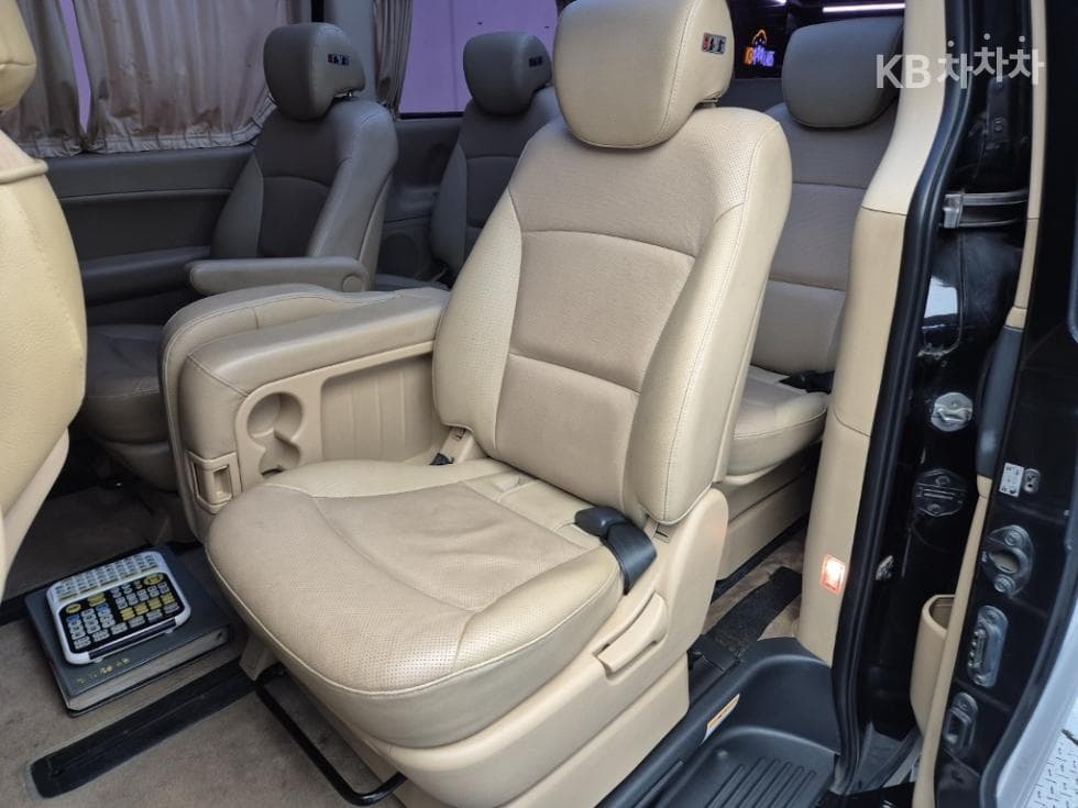 Хюндай Гранд Старекс11-местен Лимузин Модерн Специал - 12