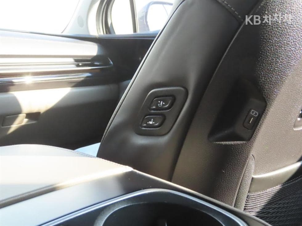 Киа The New (фейслифт) Канивал Хибрид 4-то поколение1.6 HEV 9-местен Gravity - 7