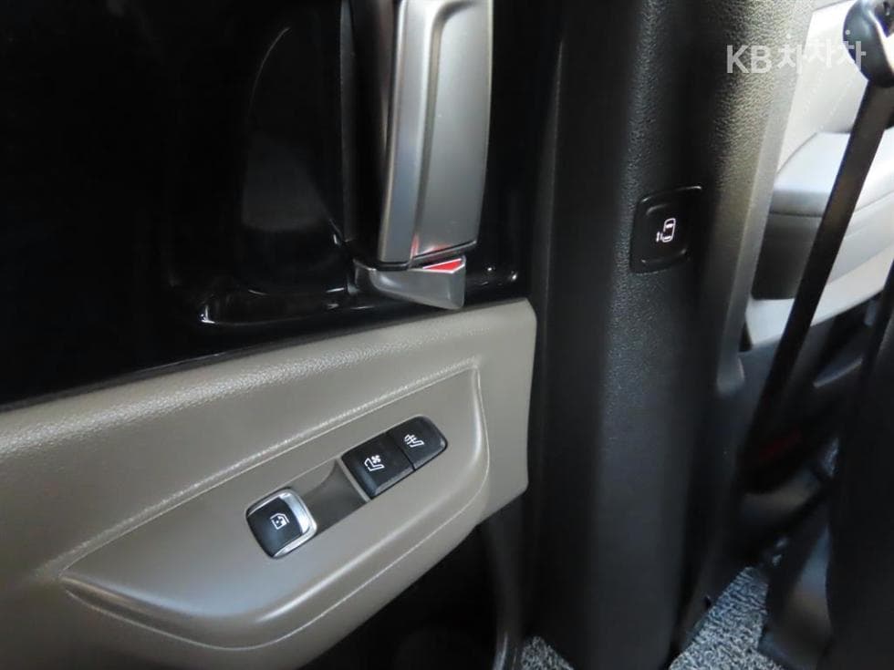 Киа The New (фейслифт) Канивал Хибрид 4-то поколение1.6 HEV 9-местен Gravity - 13