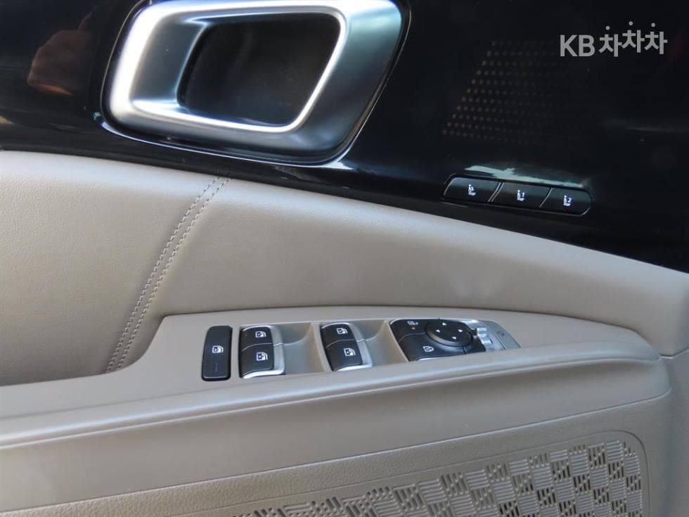 Киа The New (фейслифт) Канивал Хибрид 4-то поколение1.6 HEV 9-местен Gravity - 14