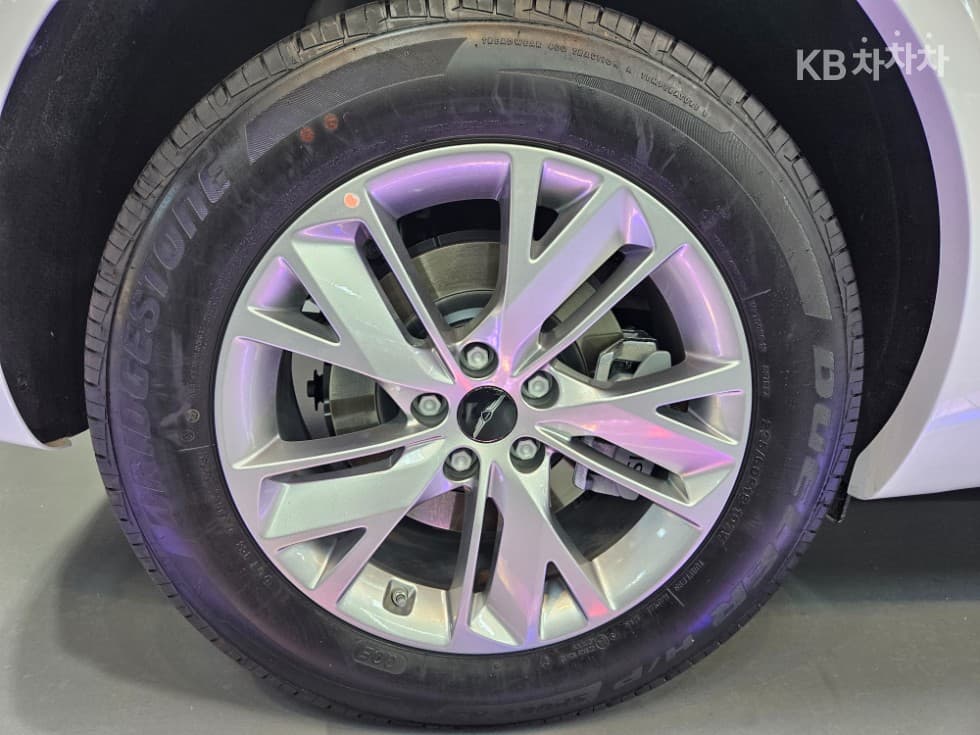 Дженезис GV70Бензин 2.5T 2WD - 25