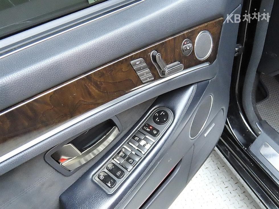 KG Mobility New체어맨WCW600 4TRONIC Luxury - 13