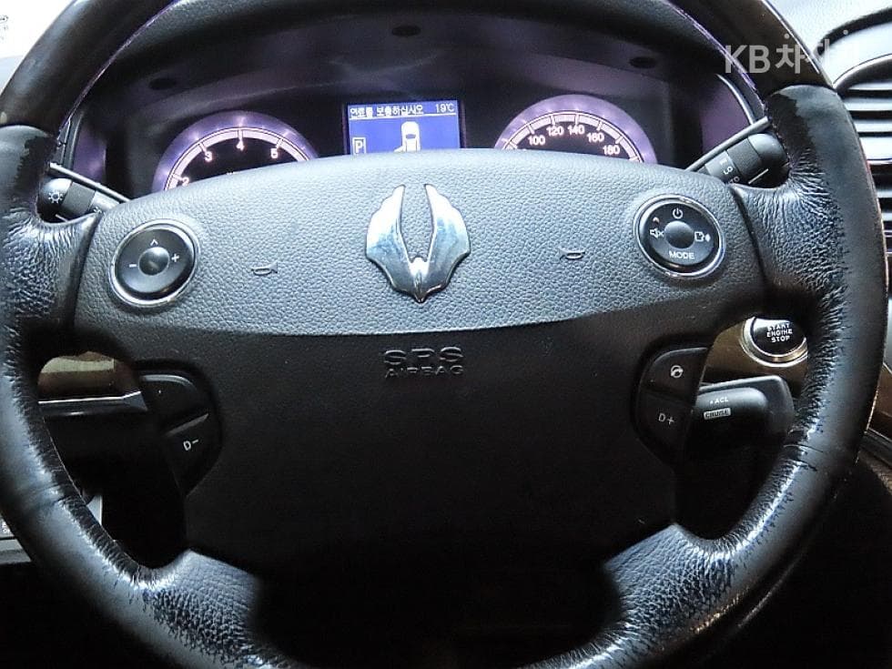 KG Mobility New체어맨WCW600 4TRONIC Luxury - 17