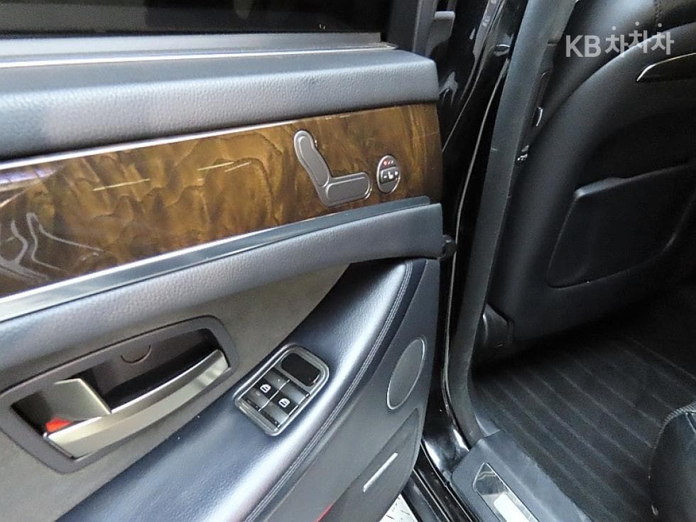 KG Mobility New체어맨WCW600 4TRONIC Luxury - 18