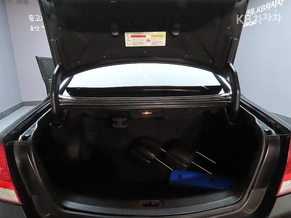 KG Mobility New체어맨WCW600 4TRONIC Luxury - 19