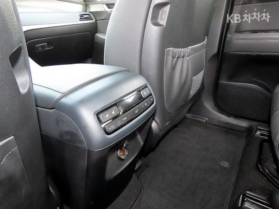 Хюндай Palisade2.2 Дизел 7-местен (Лимузин) Престиж - 17