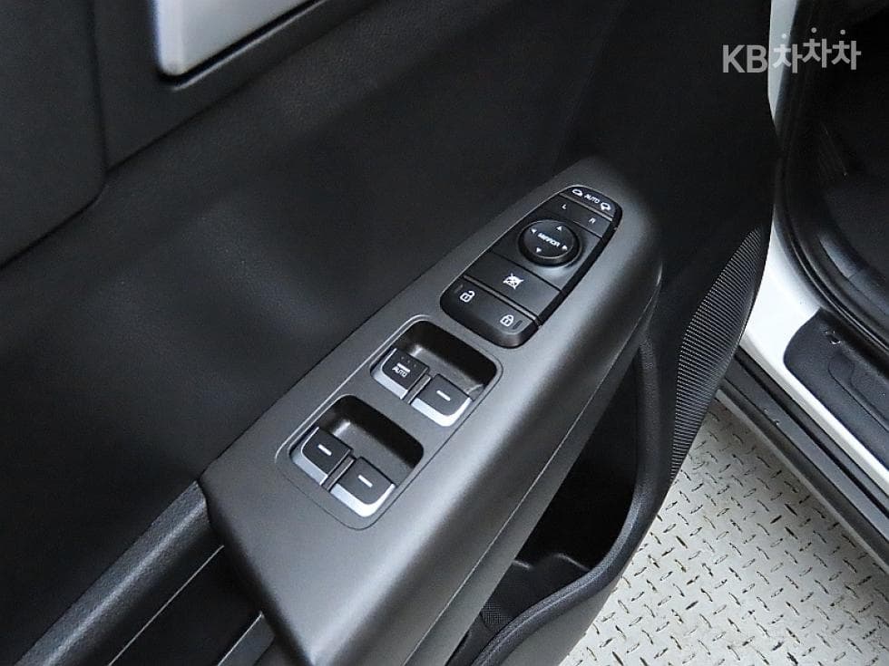 Киа Sportage 더 볼드2.0 Дизел 2WD Престиж - 13