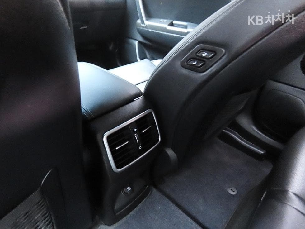 Киа Sportage 더 볼드2.0 Дизел 2WD Престиж - 18