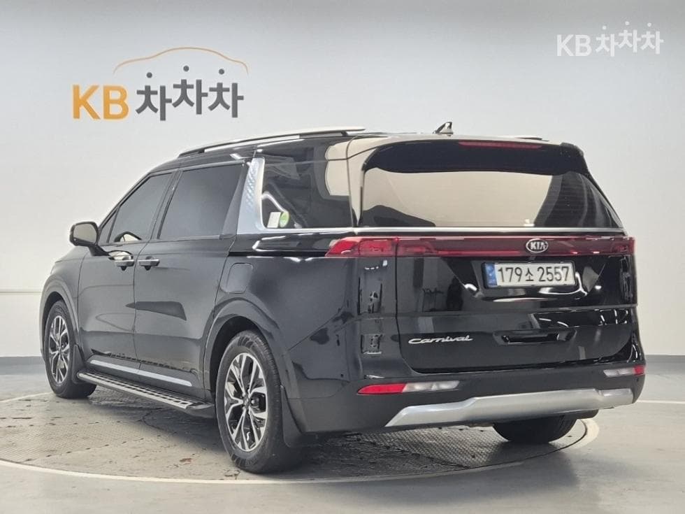 Kia Carnival 4th generationD2.2 9-seater Signature - 2