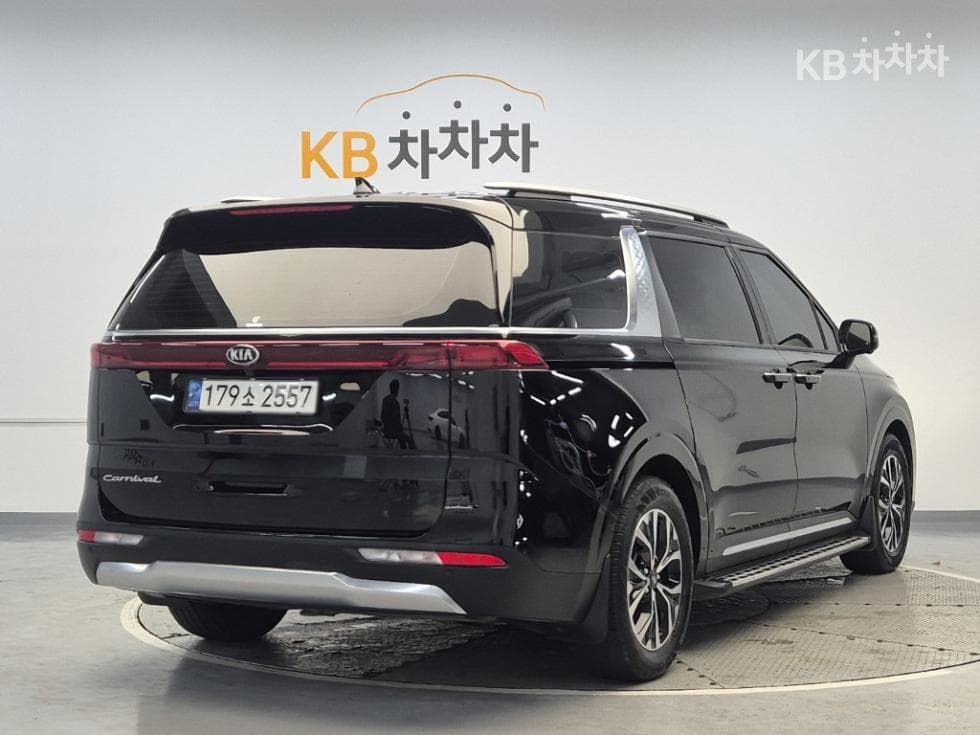 Kia Carnival 4th generationD2.2 9-seater Signature - 3