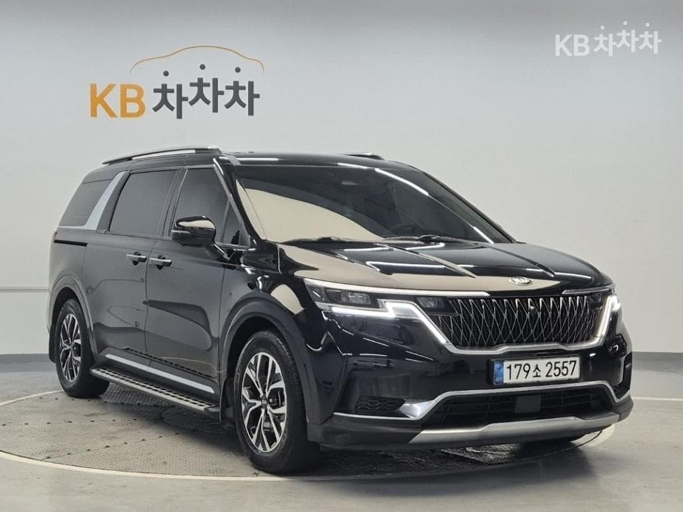 Kia Carnival 4th generationD2.2 9-seater Signature - 4