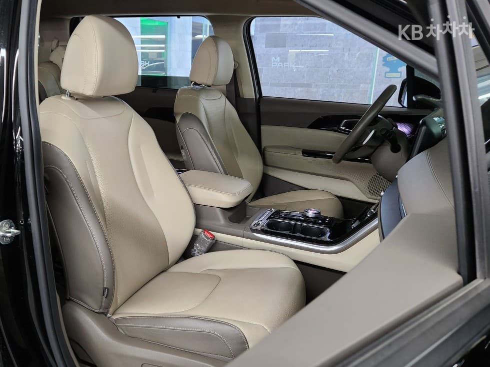 Kia Carnival 4th generationD2.2 9-seater Signature - 8