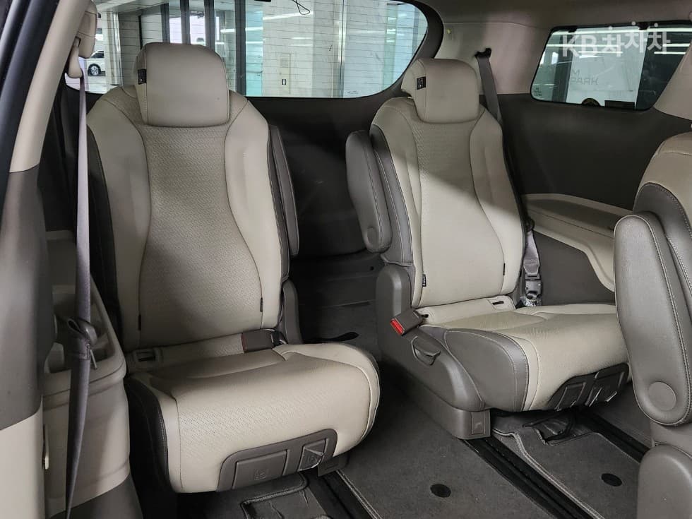 Kia Carnival 4th generationD2.2 9-seater Signature - 9