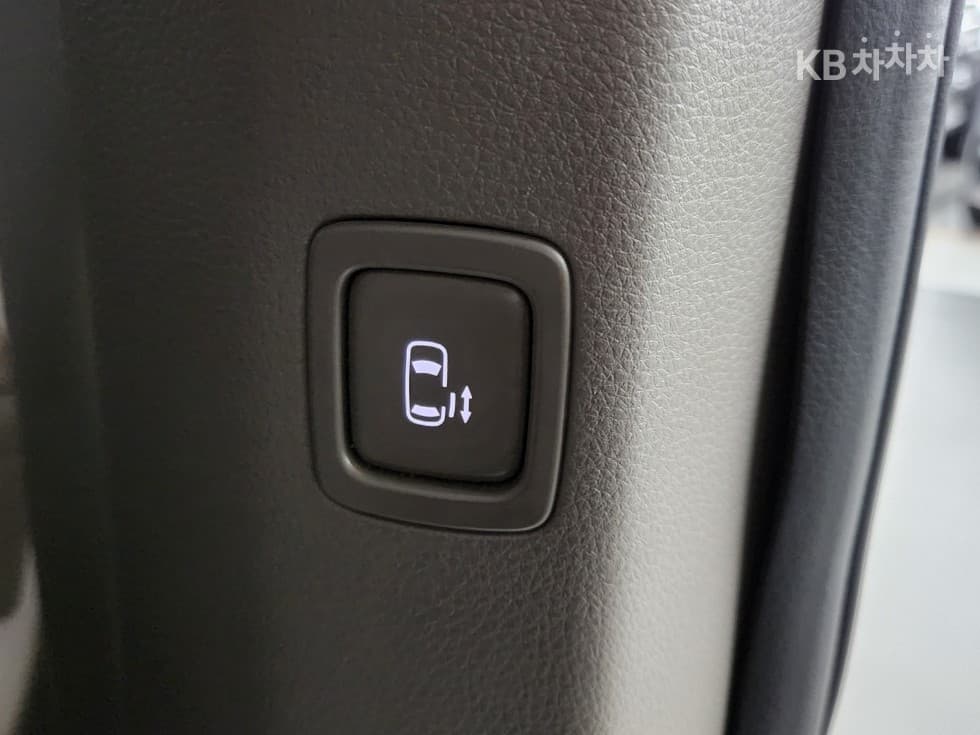 Kia Carnival 4th generationD2.2 9-seater Signature - 13