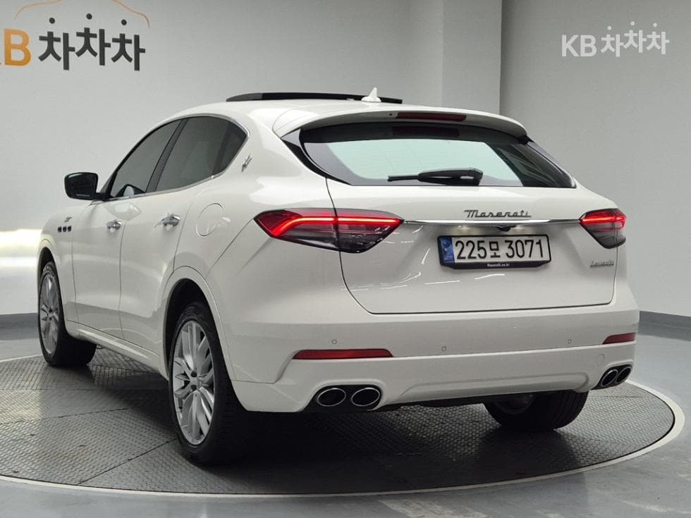 마세라티 르반떼2.0 AWD GT - 2