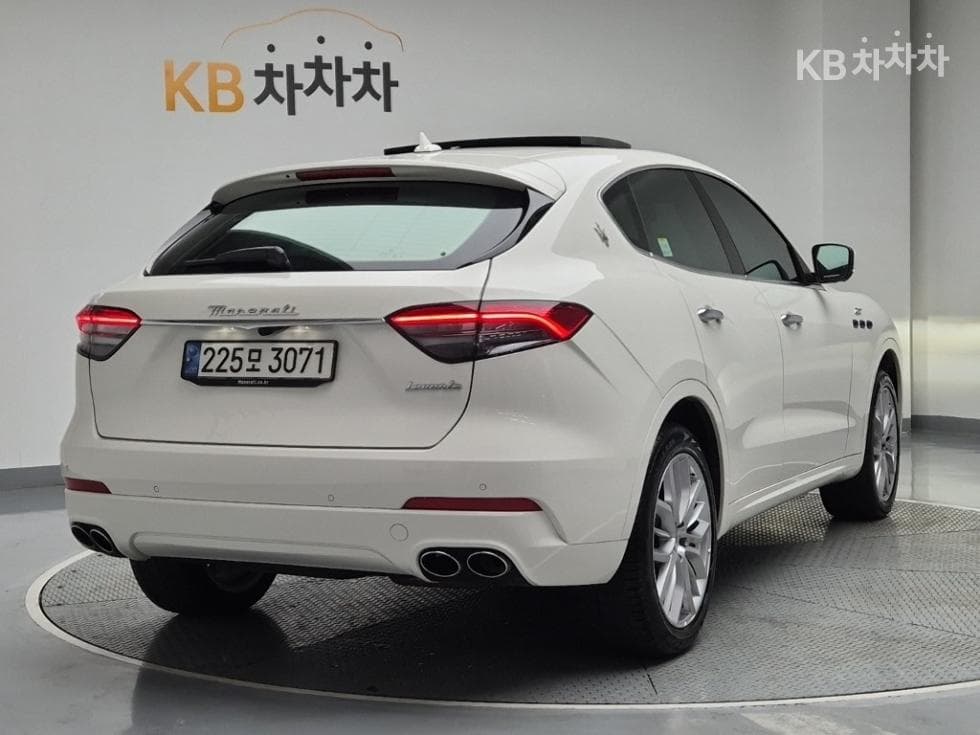 마세라티 르반떼2.0 AWD GT - 3