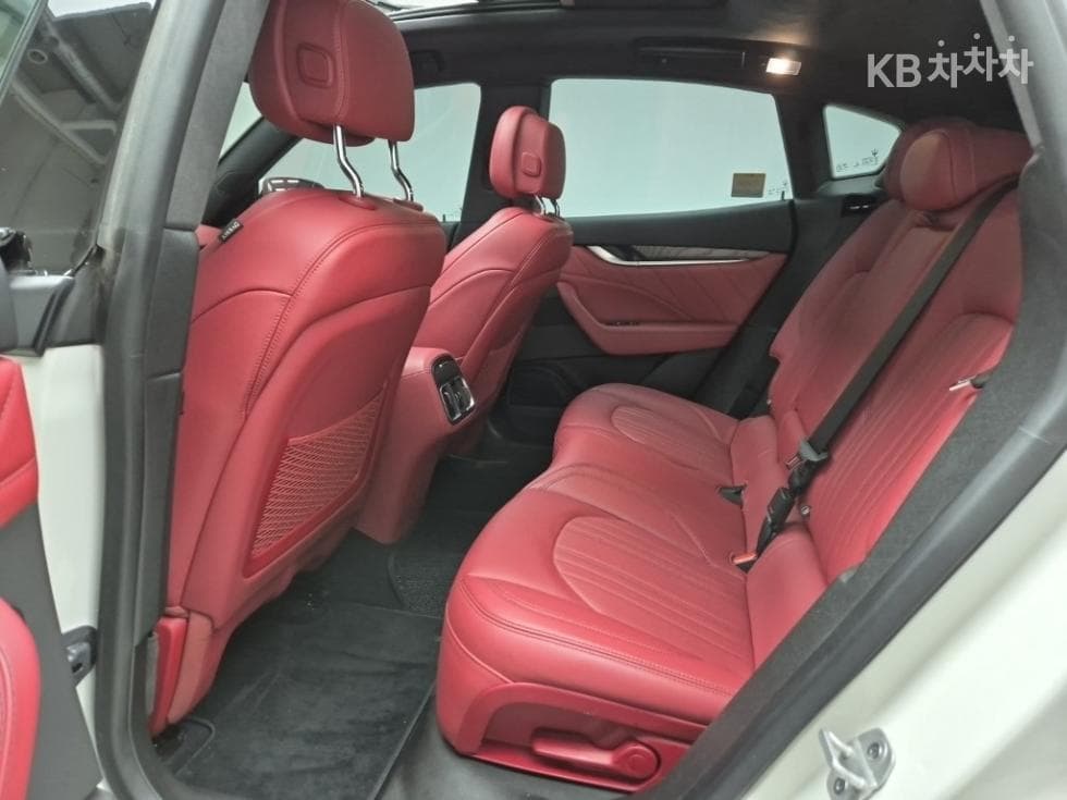 마세라티 르반떼2.0 AWD GT - 12