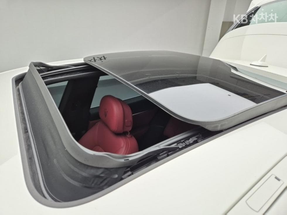 마세라티 르반떼2.0 AWD GT - 13