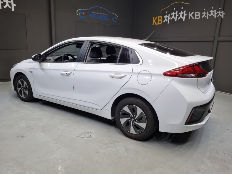 Hyundai IONIQ (Original Model)N - 4