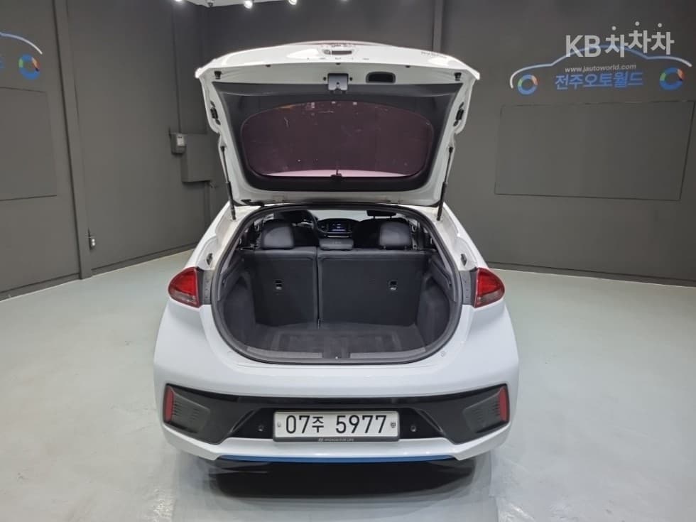 Hyundai IONIQ (Original Model)N - 23
