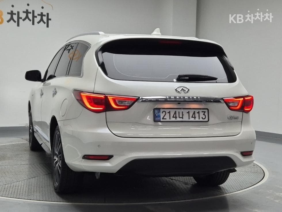 Местен피니티 QX603.5 AWD - 2