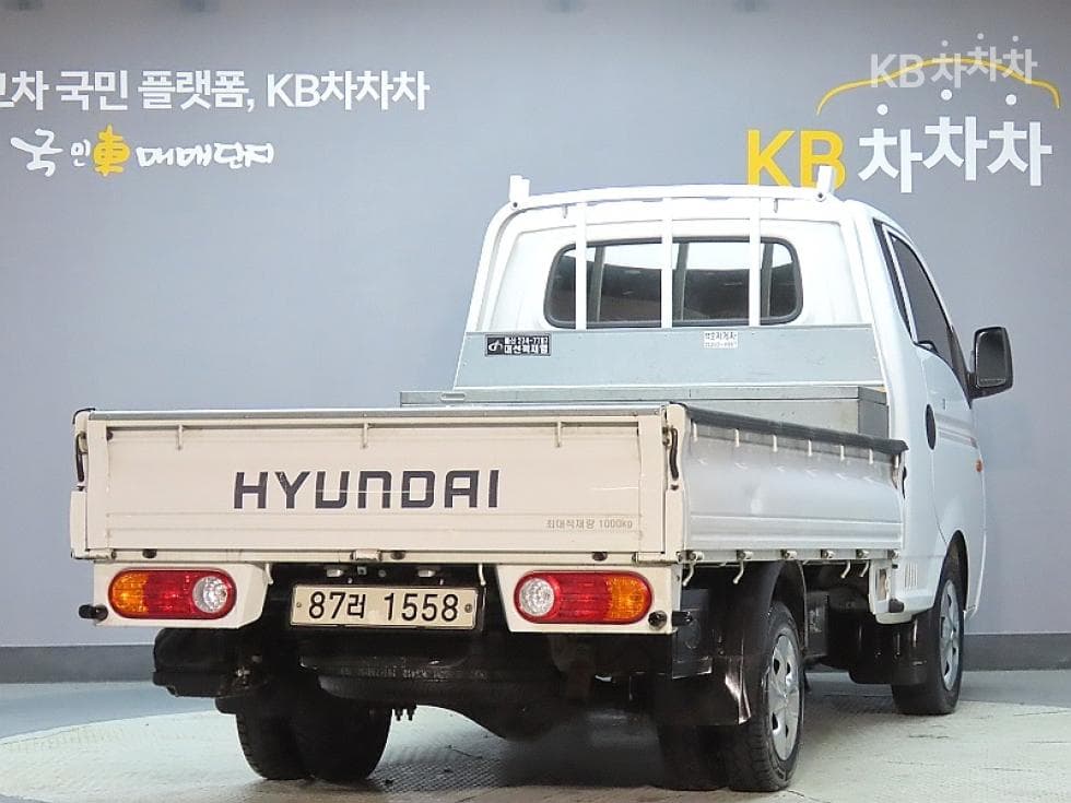 Hyundai Porter 2Extra Long Super Cab CRDi Smart - 2