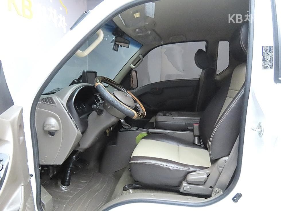 Hyundai Porter 2Extra Long Super Cab CRDi Smart - 9