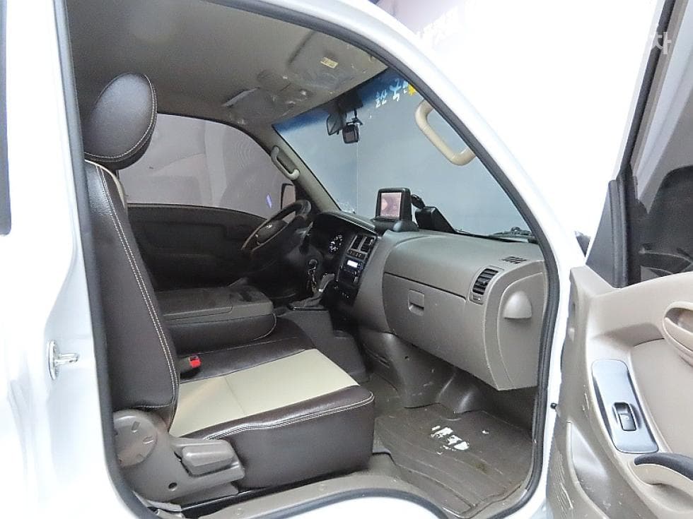 Hyundai Porter 2Extra Long Super Cab CRDi Smart - 10
