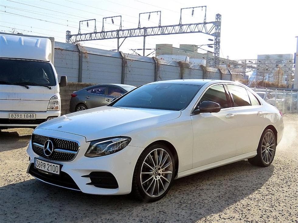 Mercedes-Benz E-Клас (W213) E300 4Matic AMG Line - Image 1